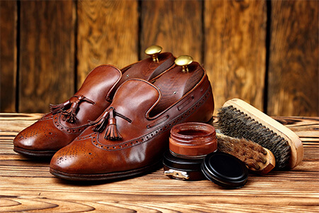 Shoe polish leather shoes, leather goods